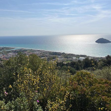 Le Torri Riviera Holiday Альбенга Экстерьер фото